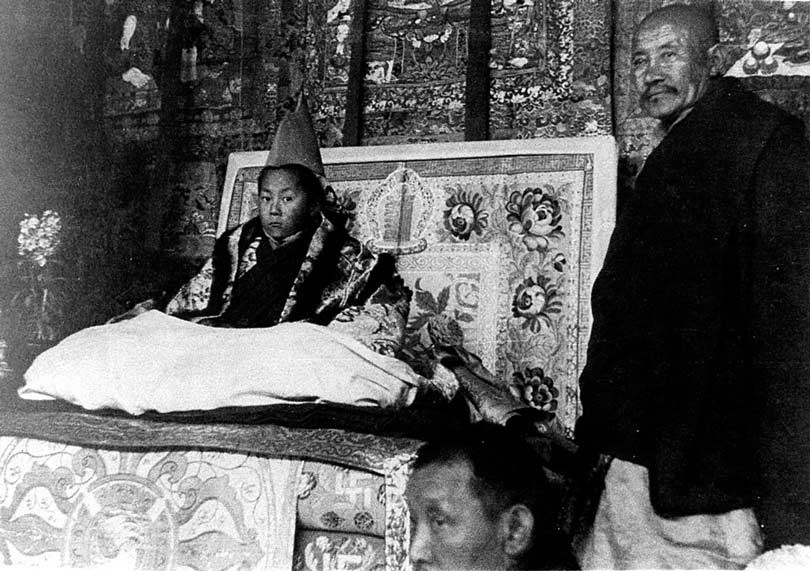 Entronizacion-Dalai-Lama-22-febrero-1940