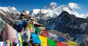 tibet-prayer-flags-everest_ATC