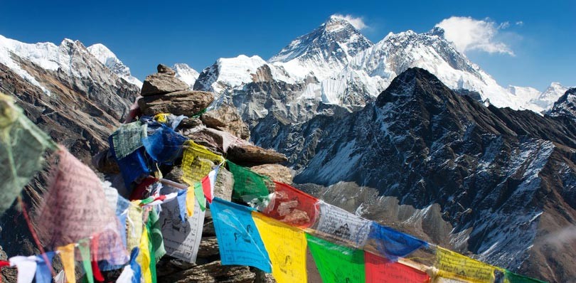 tibet-prayer-flags-everest_ATC