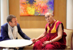 macron-nuevo-presidente-francia-con-dalai-lama