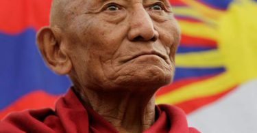palden-gyatso-tibet-activist-tibetan-flag-news