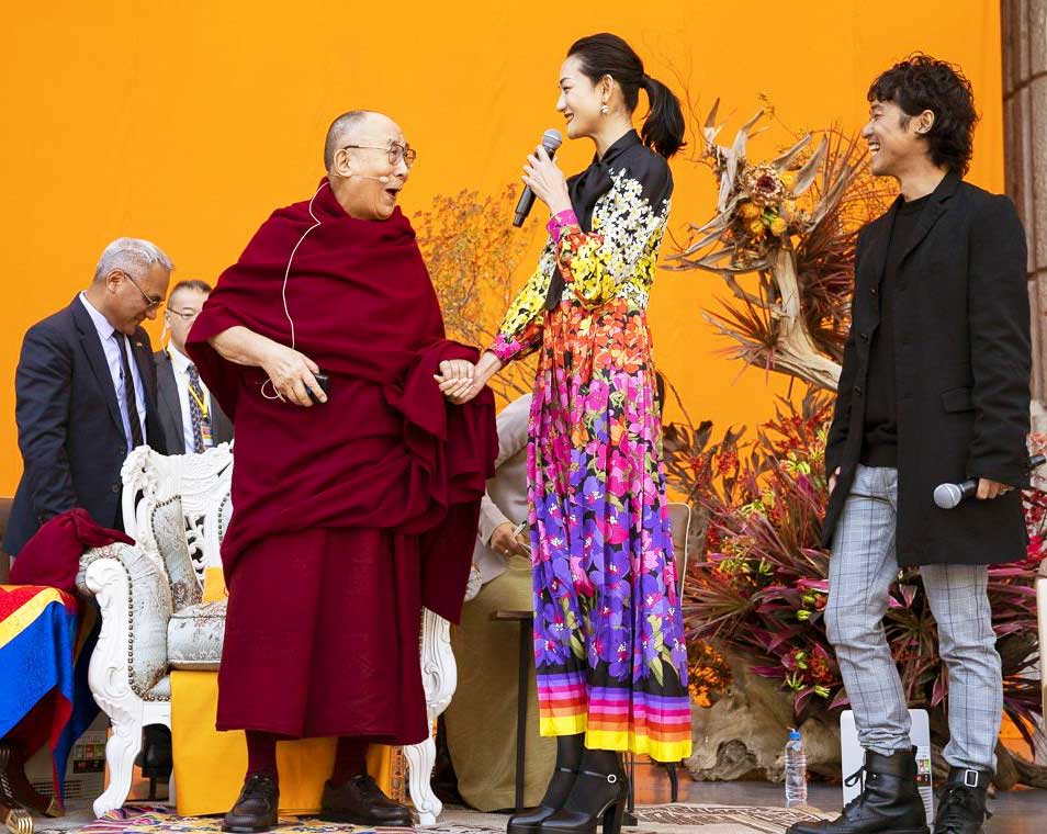 recibimiento-charla-en-japon-Dalai-Lama_web